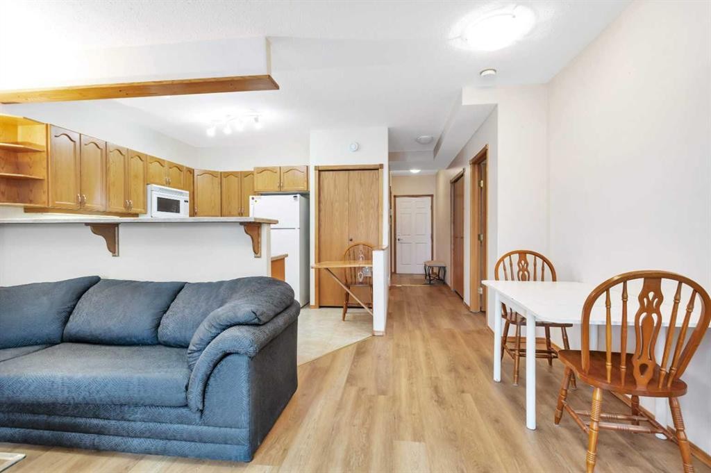 204-4612 50 Avenue, Innisfail, AB - Indoor