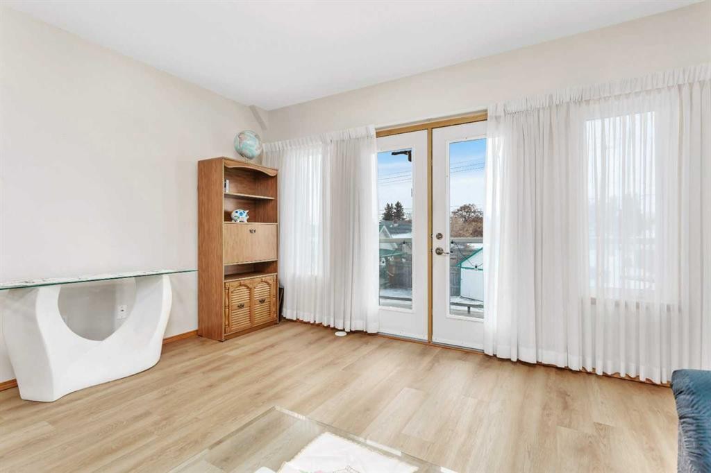 204-4612 50 Avenue, Innisfail, AB - Indoor