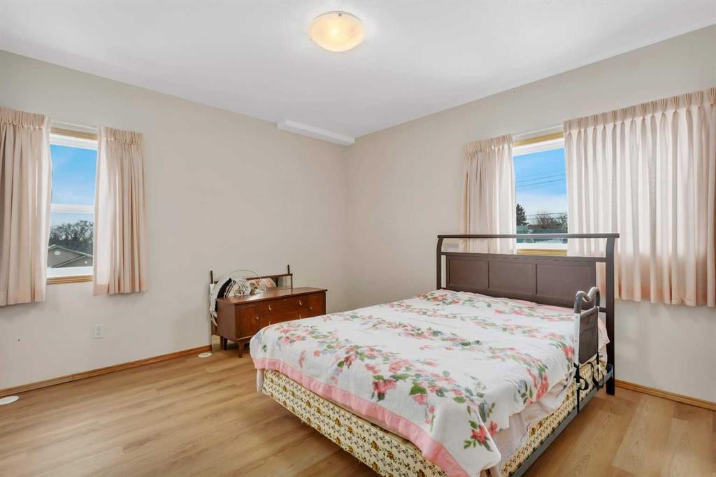 204-4612 50 Avenue, Innisfail, AB - Indoor Photo Showing Bedroom