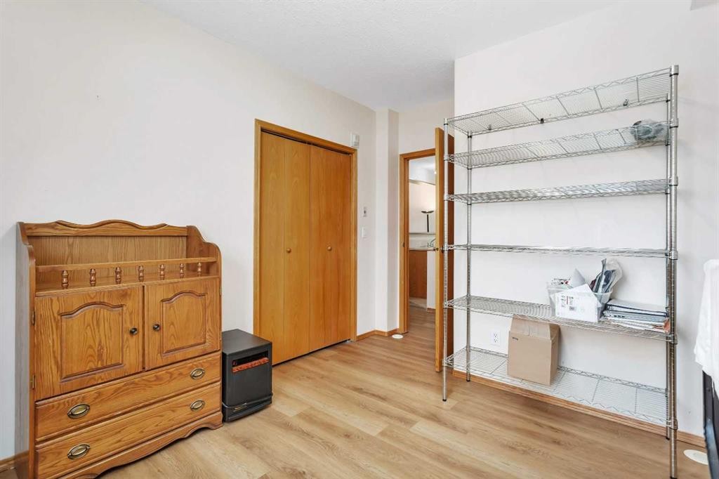 204-4612 50 Avenue, Innisfail, AB - Indoor