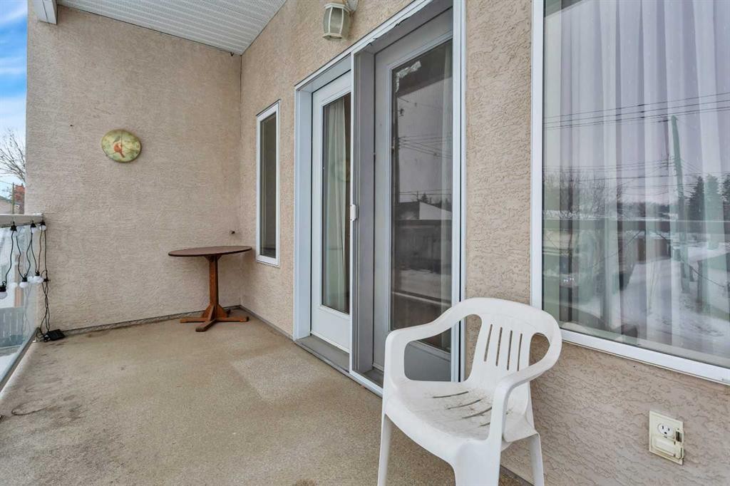 204-4612 50 Avenue, Innisfail, AB - Outdoor With Exterior