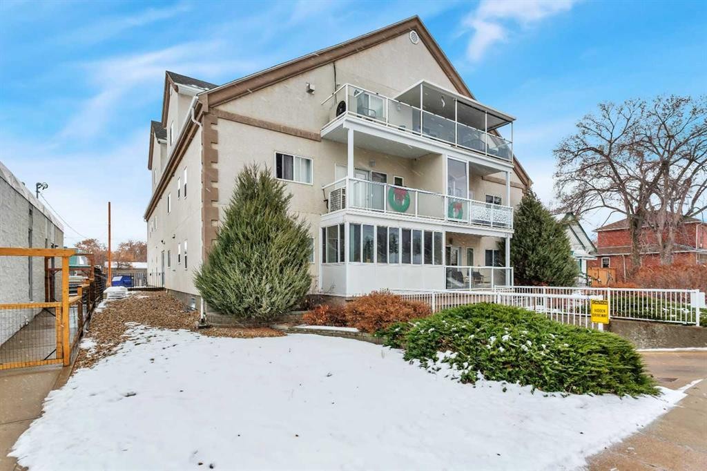 204-4612 50 Avenue, Innisfail, AB - Outdoor With Balcony