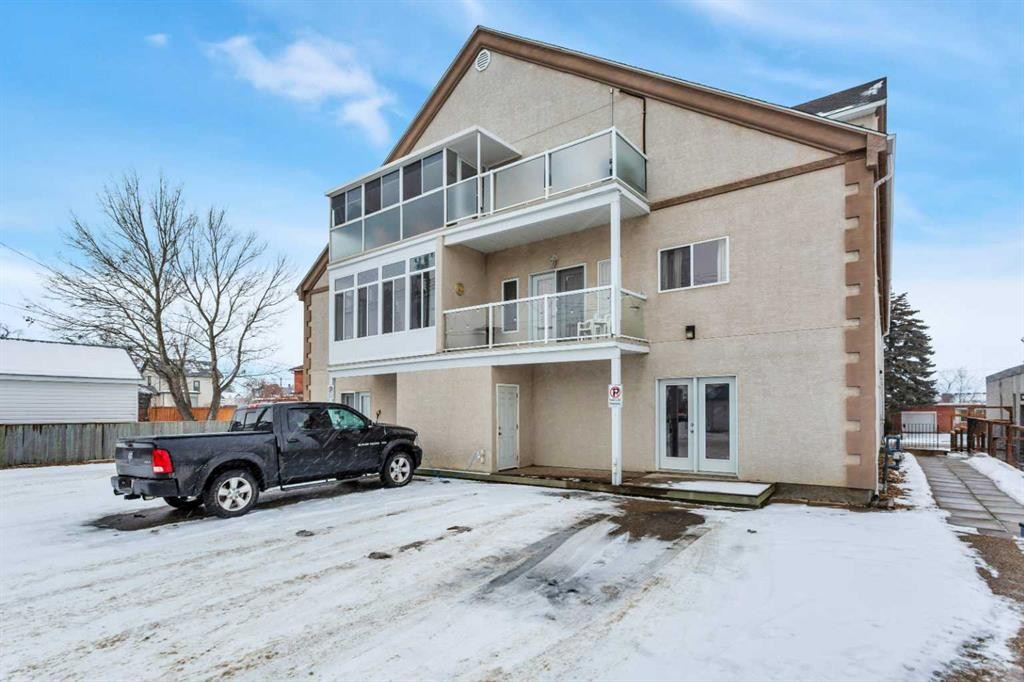 204-4612 50 Avenue, Innisfail, AB - Outdoor With Balcony