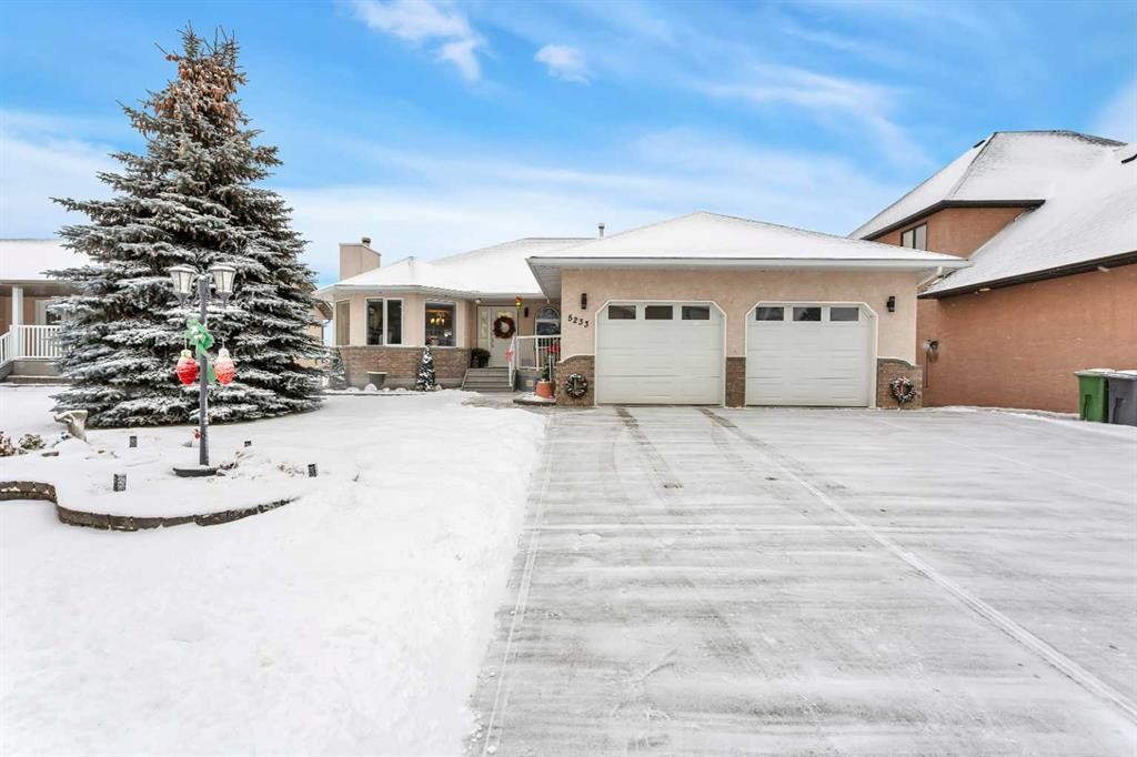 5233 45 Avenue, Rimbey, AB - Outdoor With Facade