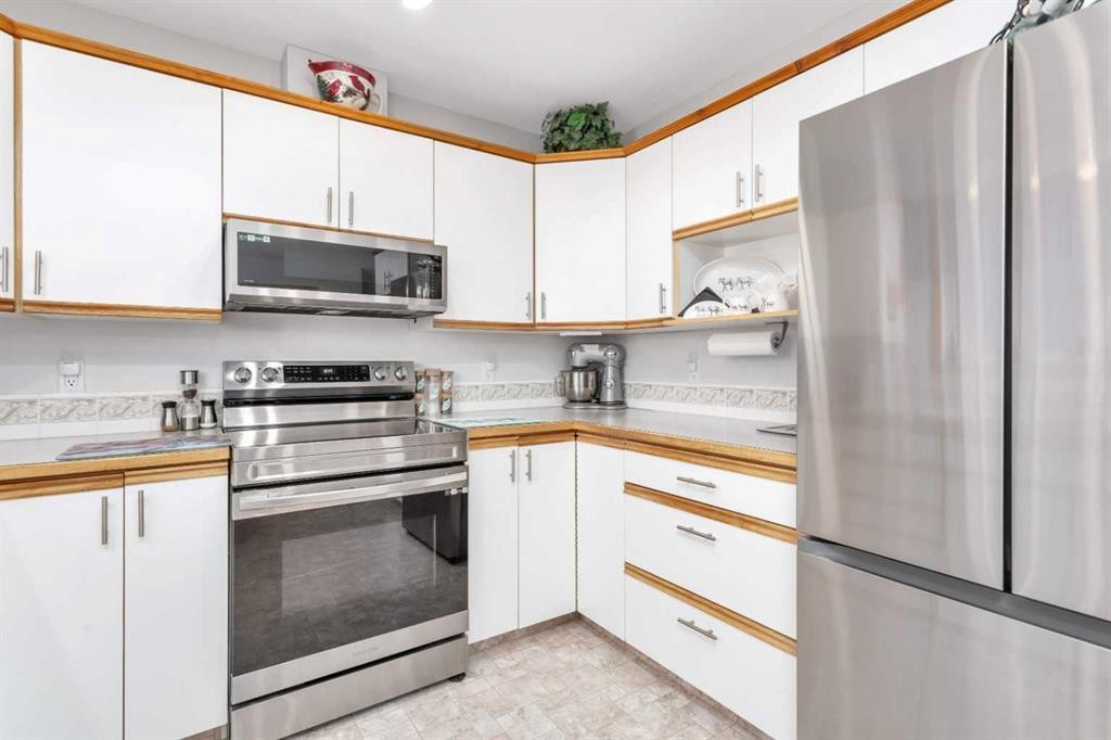5233 45 Avenue, Rimbey, AB - Indoor Photo Showing Kitchen