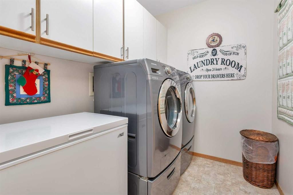 5233 45 Avenue, Rimbey, AB - Indoor Photo Showing Laundry Room