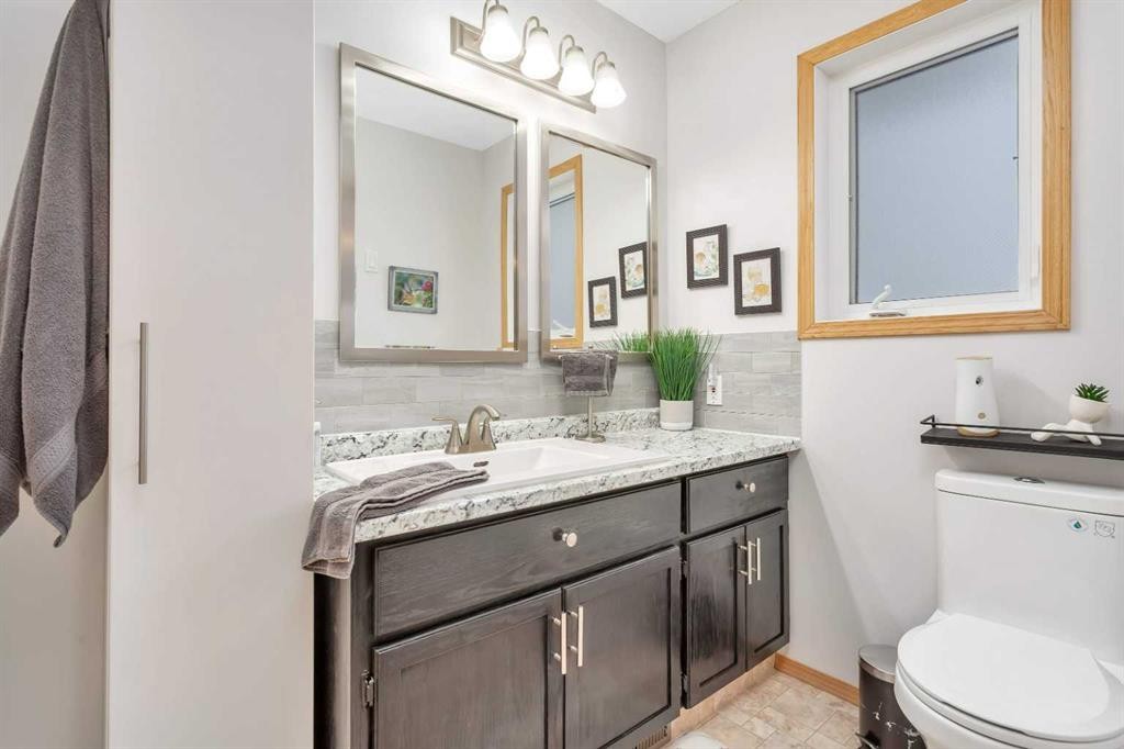 5233 45 Avenue, Rimbey, AB - Indoor Photo Showing Bathroom