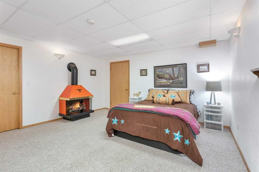 5233 45 Avenue, Rimbey, AB - Indoor Photo Showing Bedroom