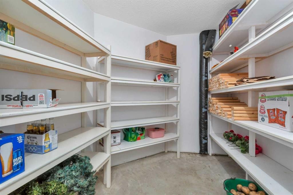 5233 45 Avenue, Rimbey, AB - Indoor With Storage