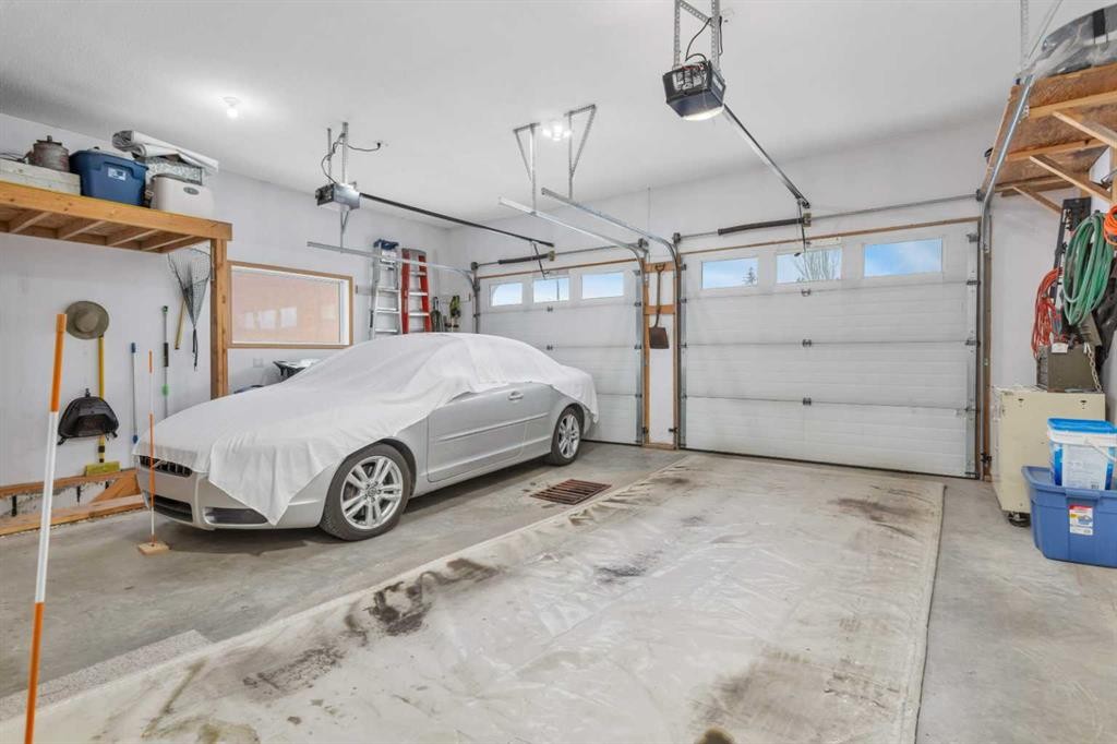 5233 45 Avenue, Rimbey, AB - Indoor Photo Showing Garage
