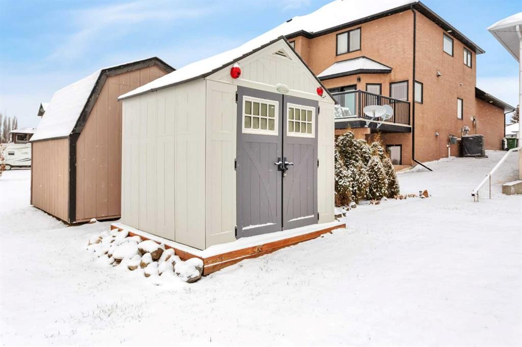 5233 45 Avenue, Rimbey, AB - Outdoor With Exterior