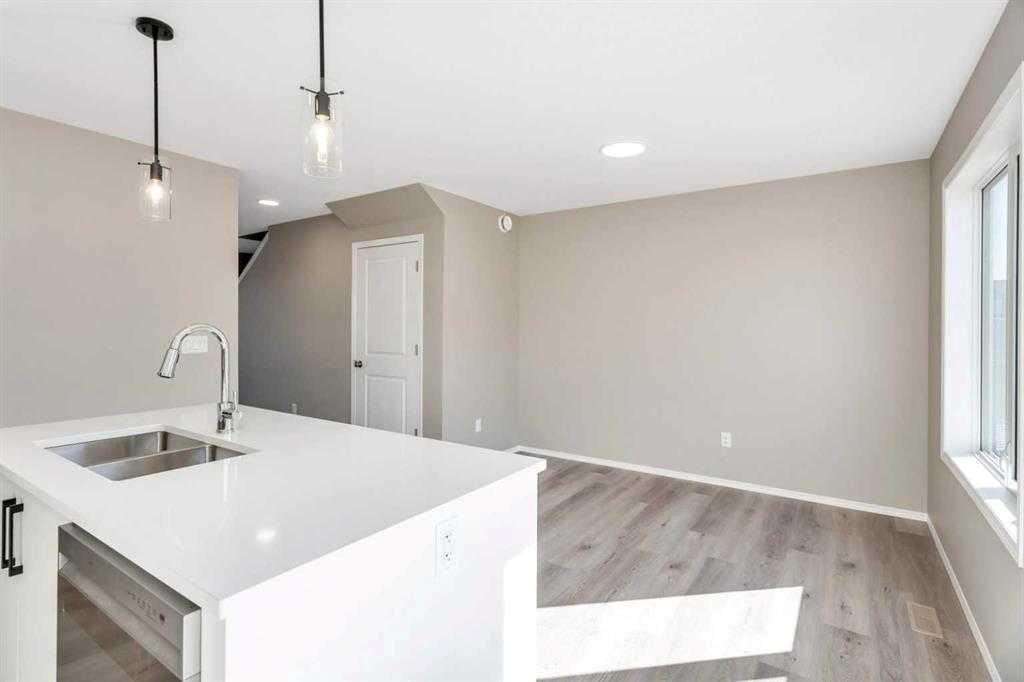 6 Anna Close, Blackfalds, AB - Indoor Photo Showing Kitchen With Double Sink