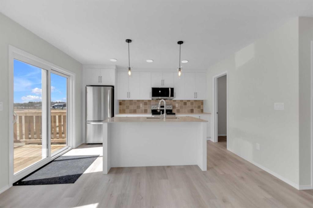 6 Anna Close, Blackfalds, AB - Indoor Photo Showing Kitchen With Upgraded Kitchen