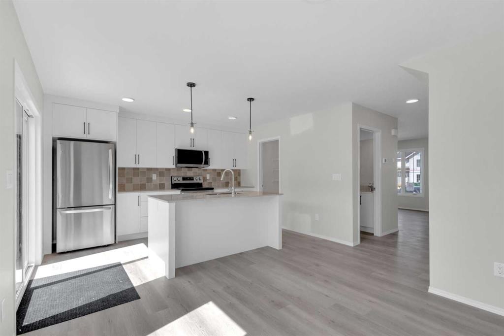 10 Anna Close, Blackfalds, AB - Indoor Photo Showing Kitchen With Upgraded Kitchen