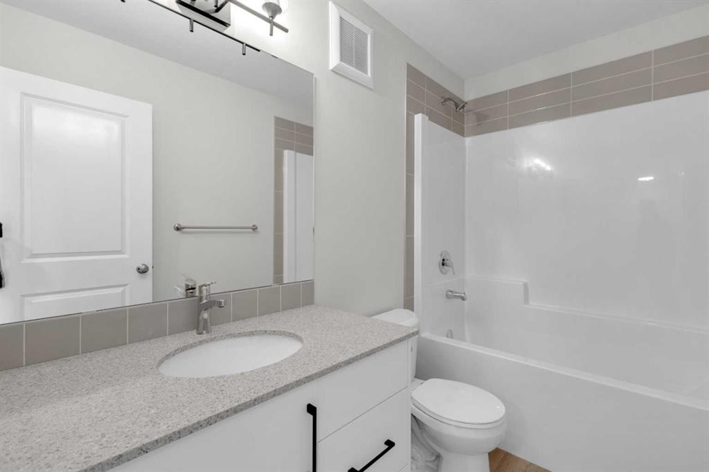 10 Anna Close, Blackfalds, AB - Indoor Photo Showing Bathroom