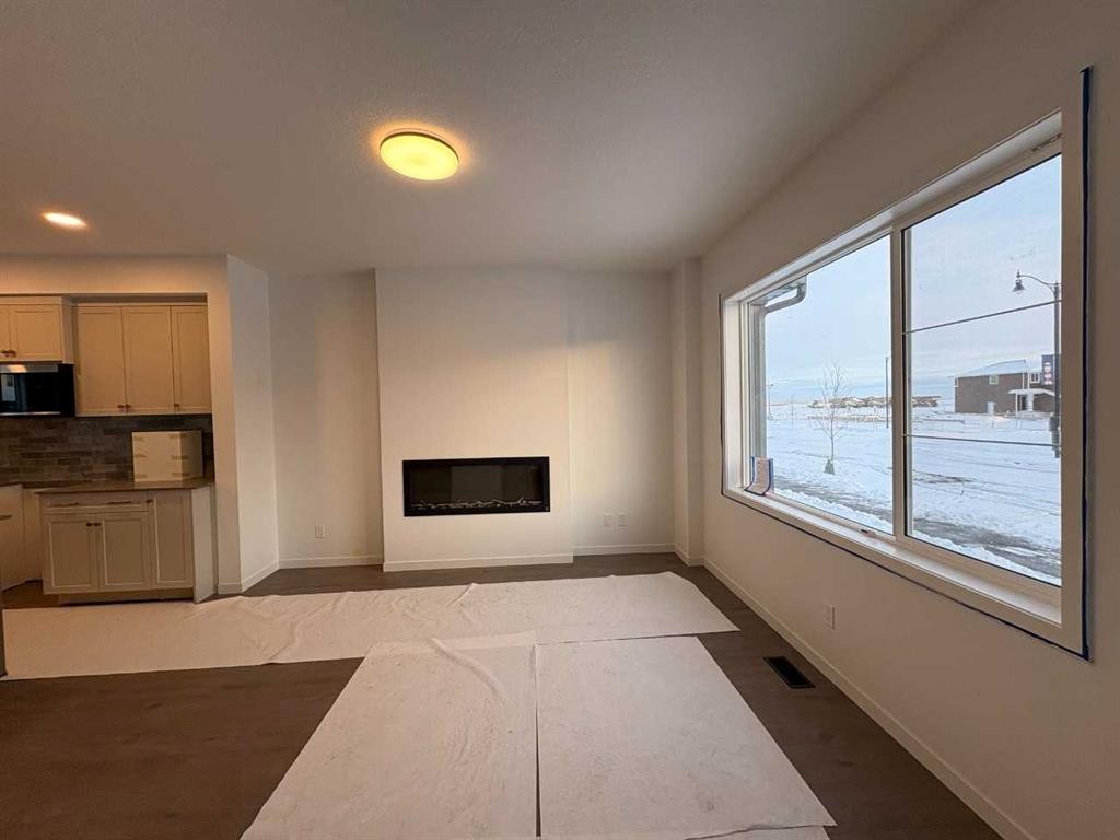 3586 Chestermere Boulevard, Chestermere, AB - Indoor With Fireplace