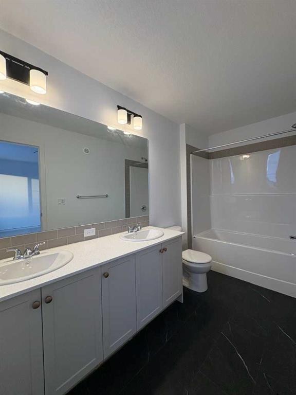 3586 Chestermere Boulevard, Chestermere, AB - Indoor Photo Showing Bathroom