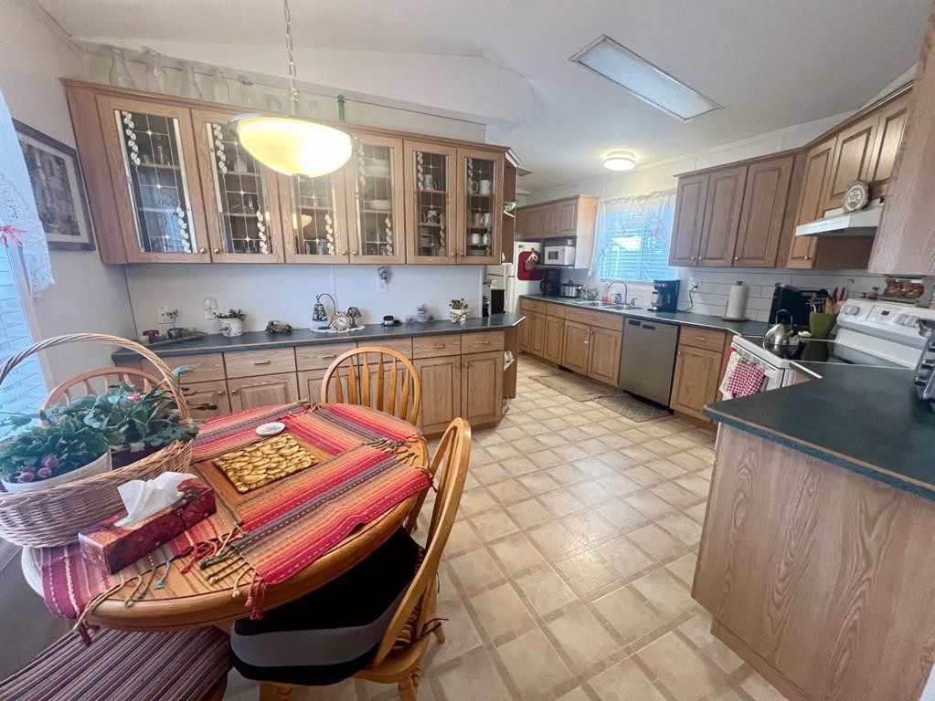 418-37543 England Way, Rural Red Deer County, AB