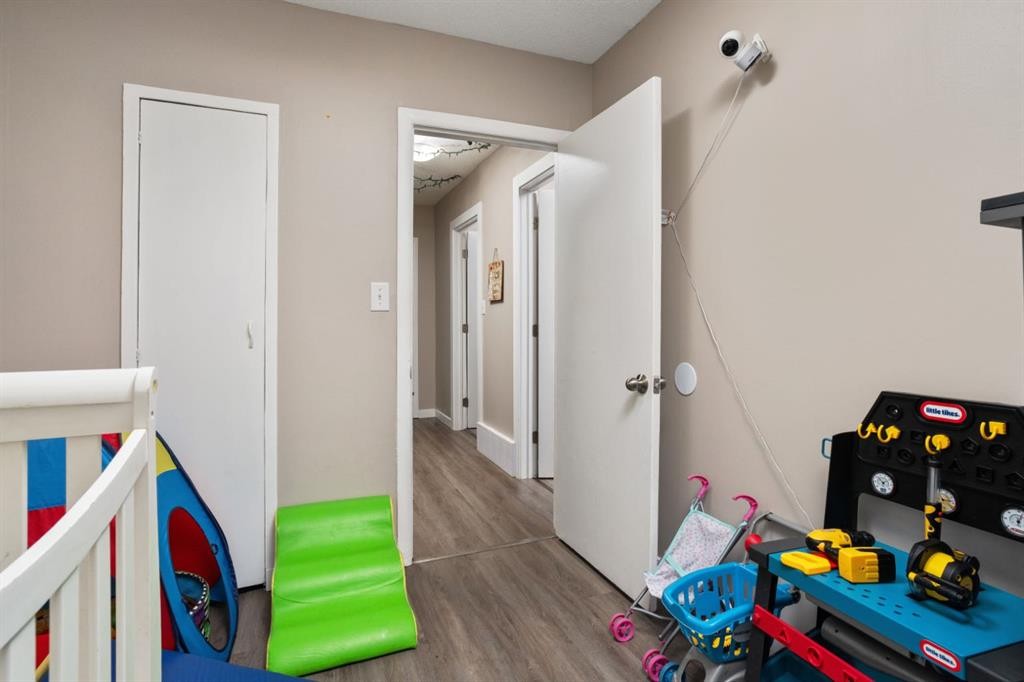 5315 56 Street, Camrose, AB - Indoor