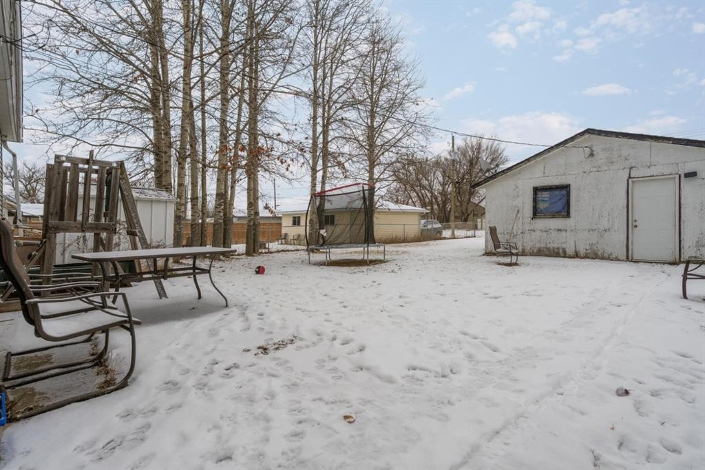 5315 56 Street, Camrose, AB - Outdoor
