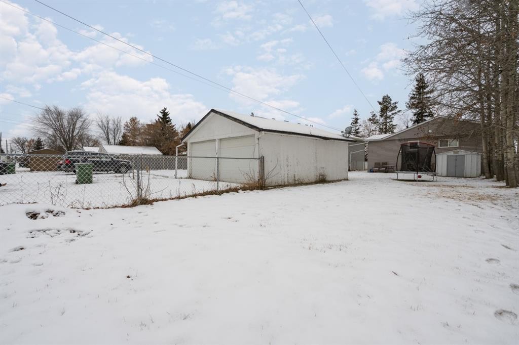 5315 56 Street, Camrose, AB - Outdoor