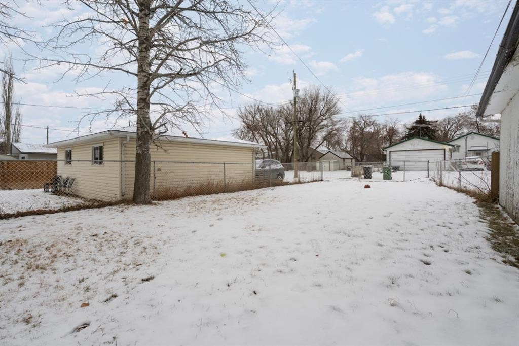 5315 56 Street, Camrose, AB - Outdoor