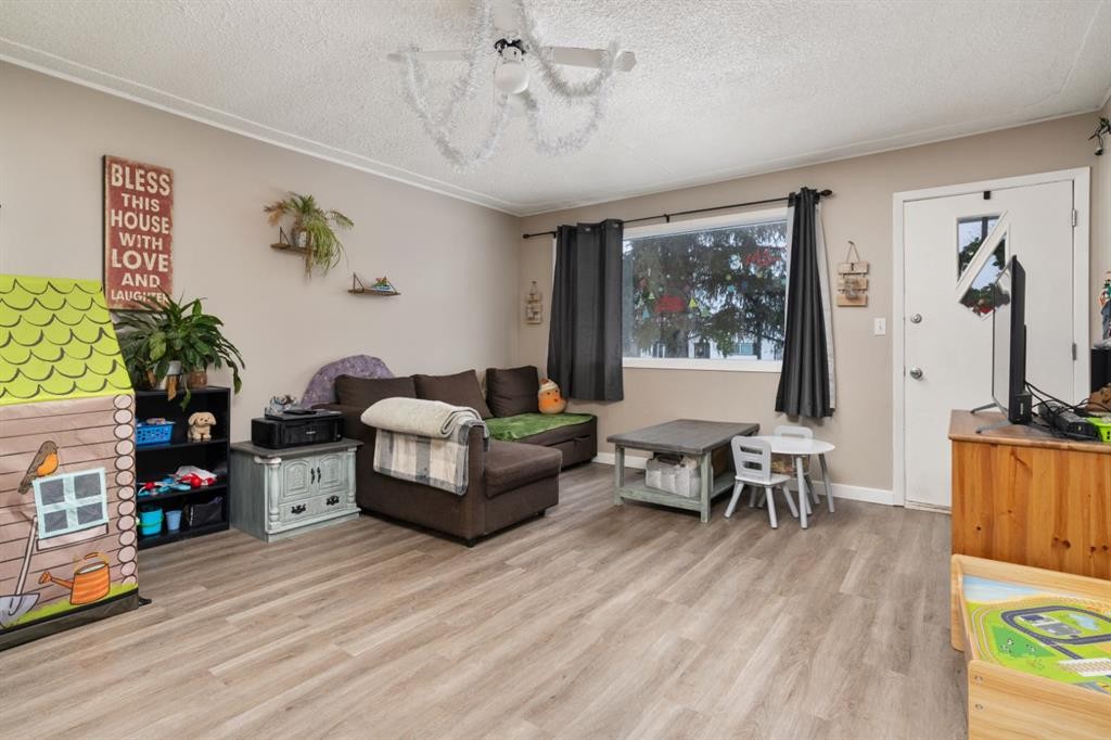 5315 56 Street, Camrose, AB - Indoor