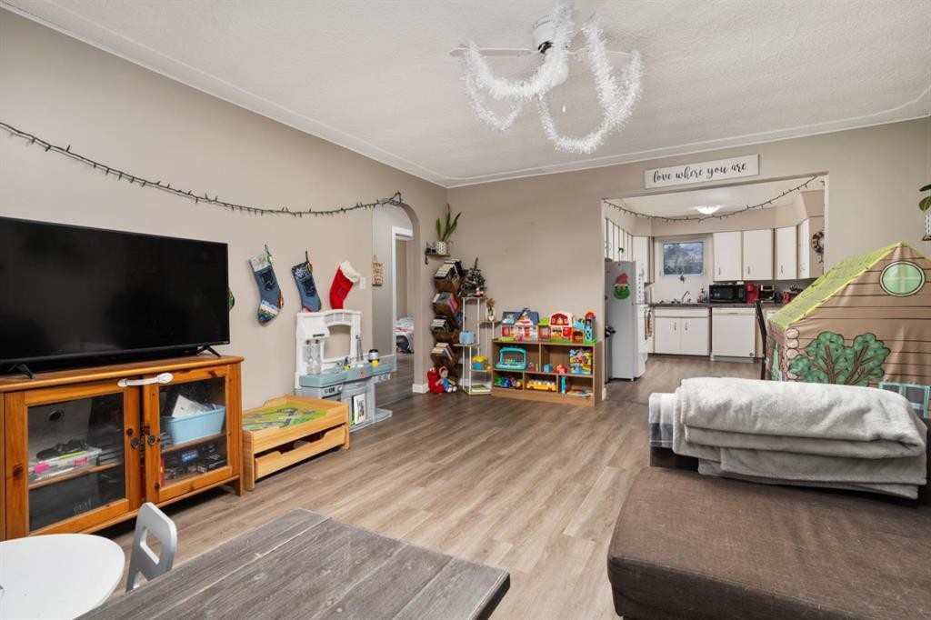 5315 56 Street, Camrose, AB - Indoor