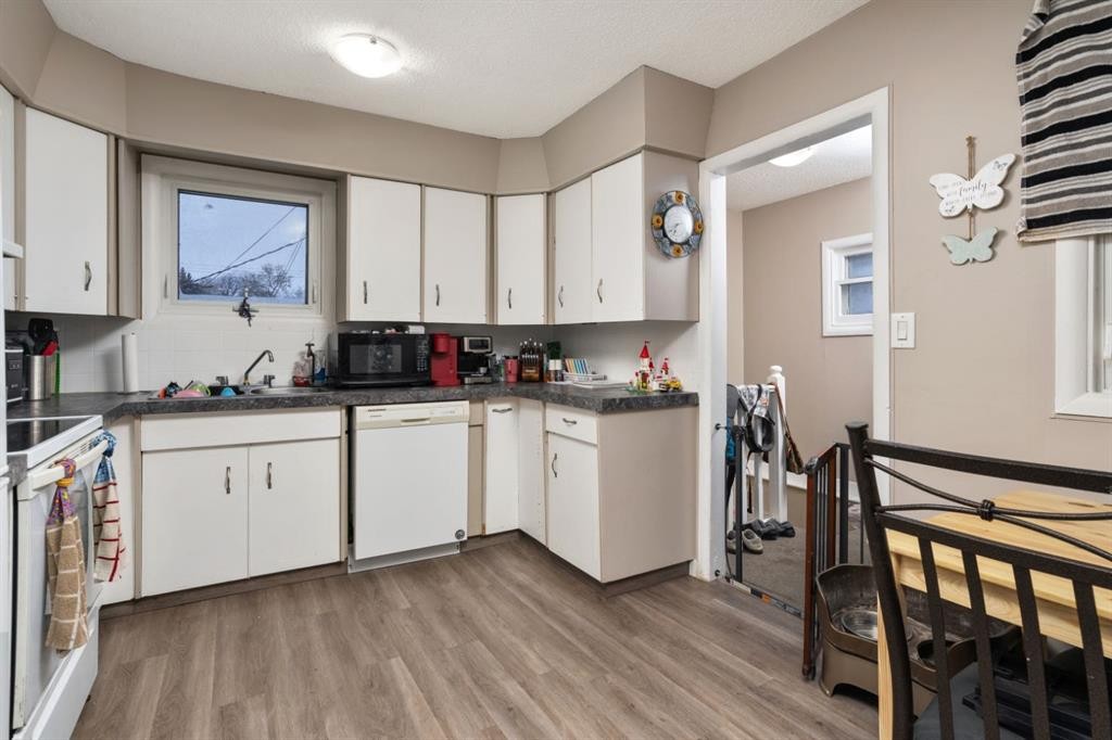 5315 56 Street, Camrose, AB - Indoor Photo Showing Kitchen