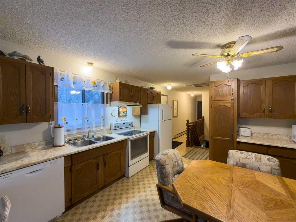 412054 Range Road 6-2, Rural Clearwater County, AB - Indoor Photo Showing Kitchen With Double Sink