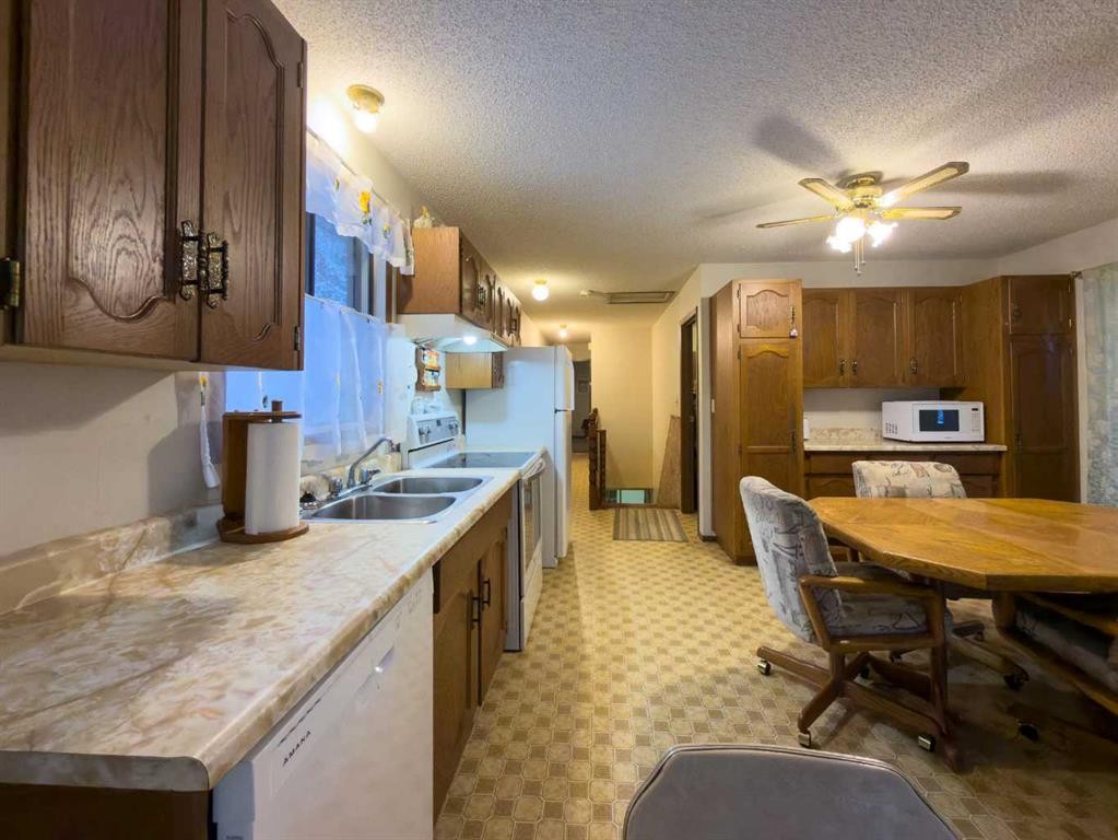 412054 Range Road 6-2, Rural Clearwater County, AB - Indoor Photo Showing Kitchen With Double Sink