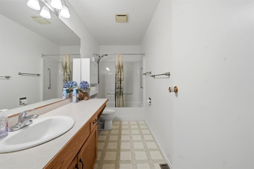5531 43 Street, Innisfail, AB - Indoor Photo Showing Bathroom