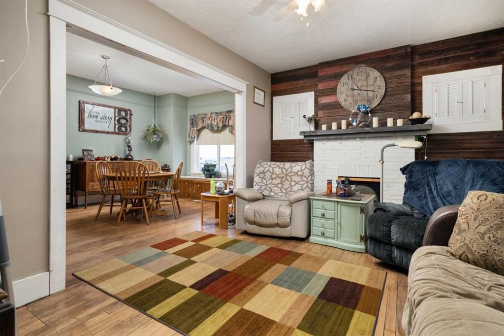 42479 Rr 143, Rural Flagstaff County, AB - Indoor Photo Showing Living Room With Fireplace