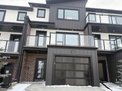 12 Violet Point Sylvan Lake, AB T4S 0X1