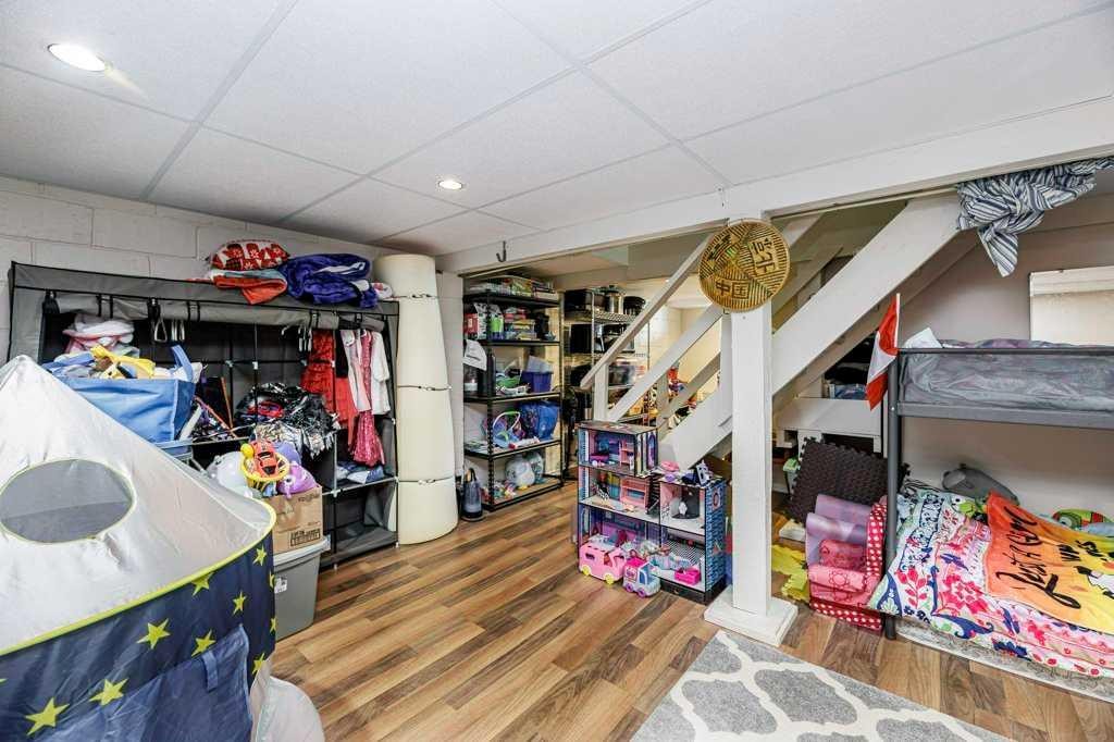 22 Poplar Crescent, Springbrook, AB - Indoor