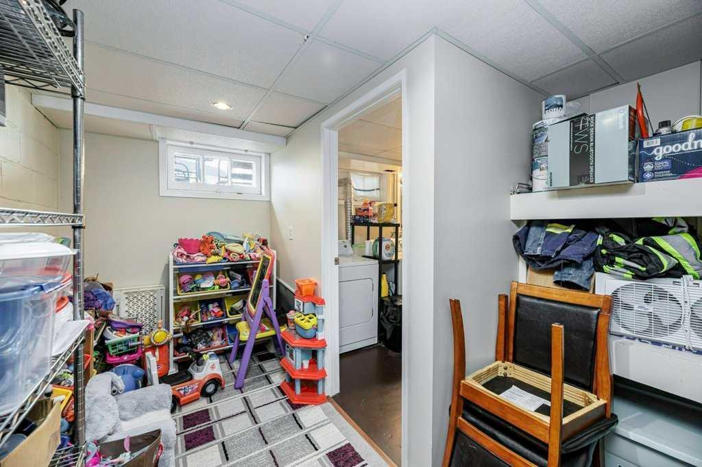 22 Poplar Crescent, Springbrook, AB - Indoor