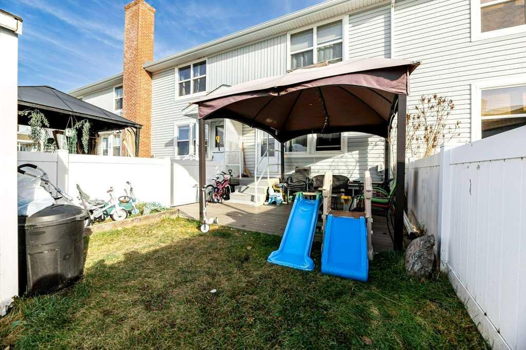 22 Poplar Crescent, Springbrook, AB - Outdoor With Exterior