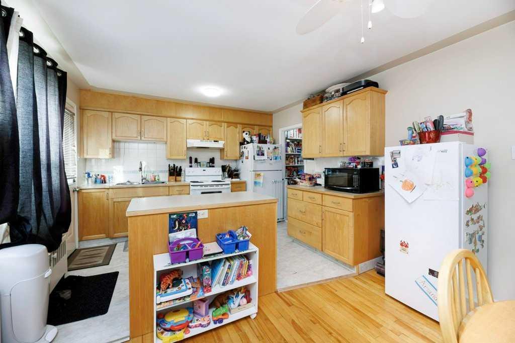 22 Poplar Crescent, Springbrook, AB - Indoor Photo Showing Kitchen