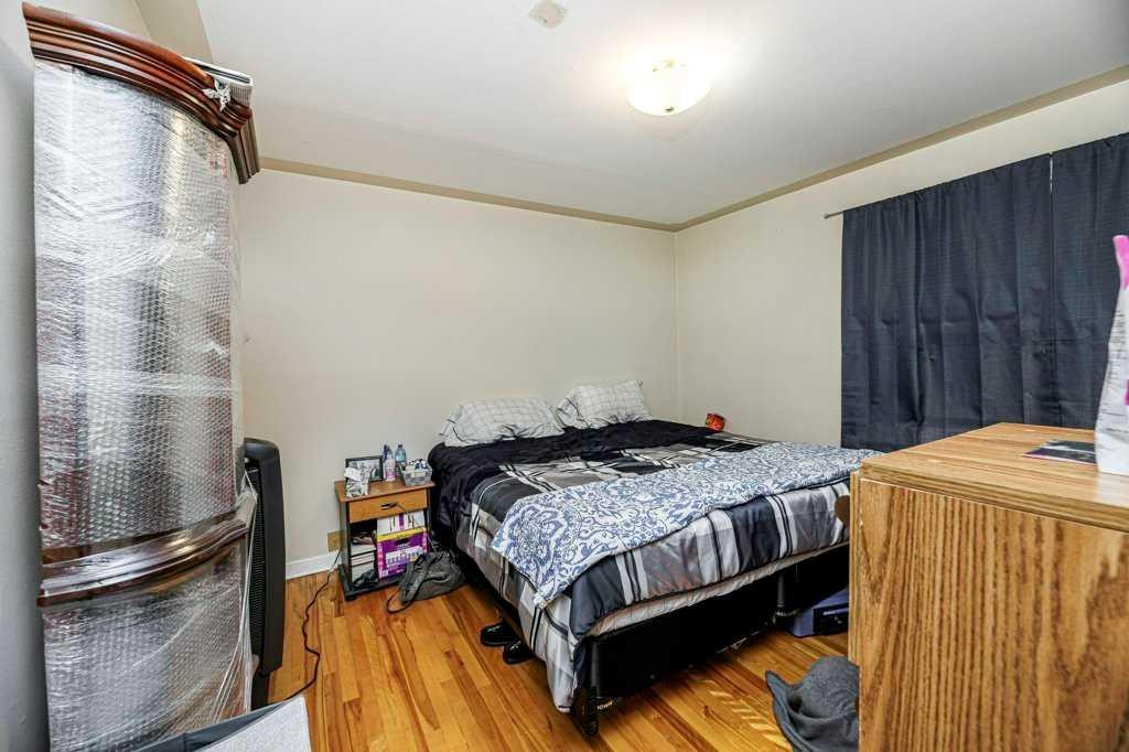 22 Poplar Crescent, Springbrook, AB - Indoor Photo Showing Bedroom