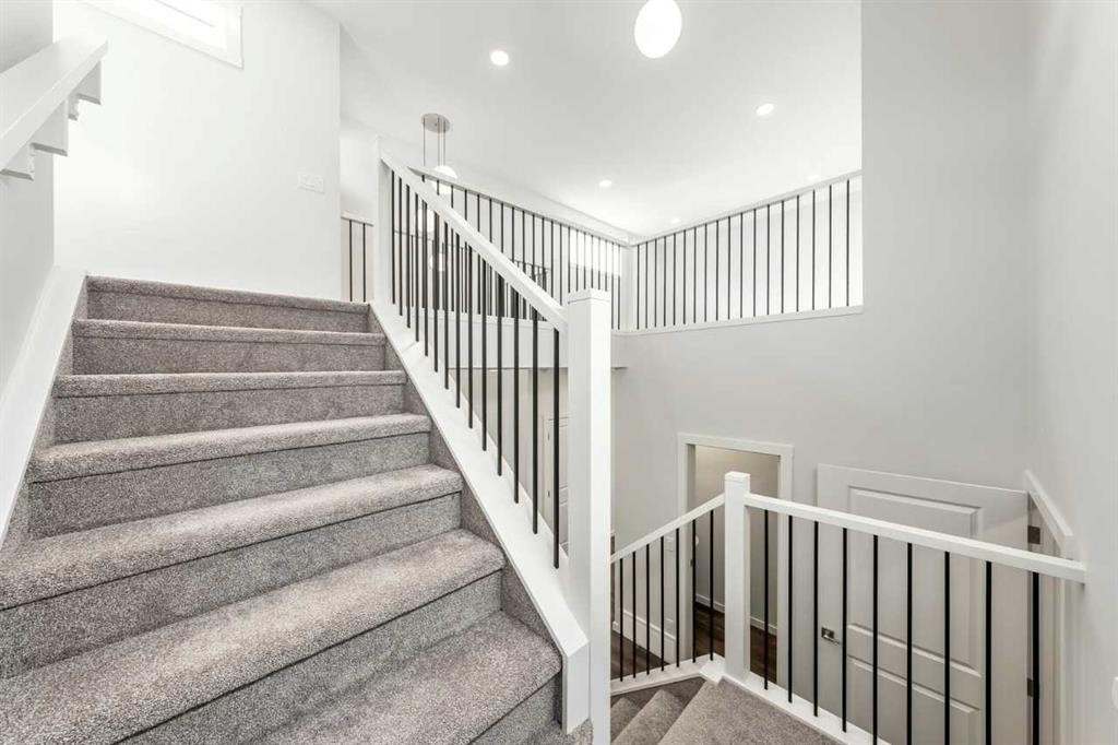 8 Heritage Link, Cochrane, AB - Indoor Photo Showing Other Room