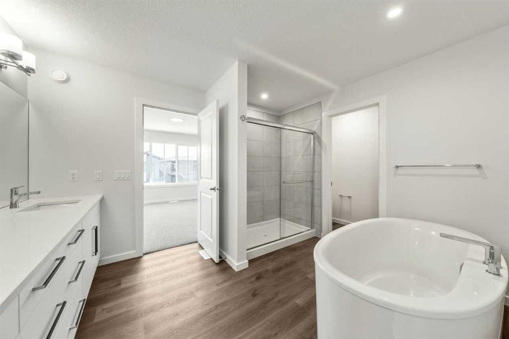 8 Heritage Link, Cochrane, AB - Indoor Photo Showing Bathroom