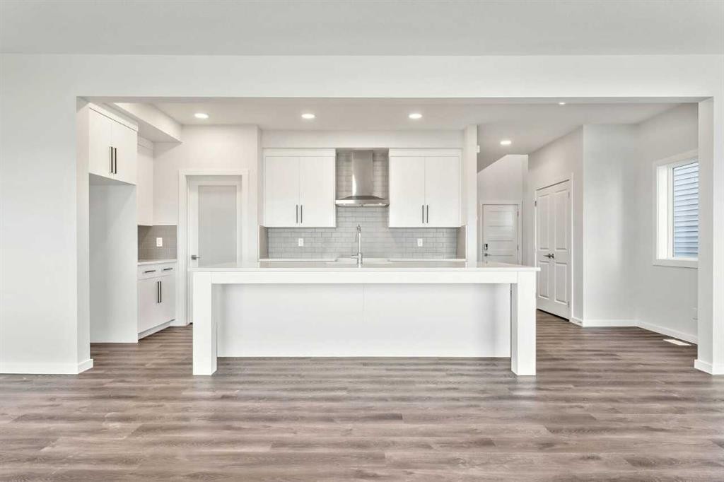 8 Heritage Link, Cochrane, AB - Indoor Photo Showing Kitchen