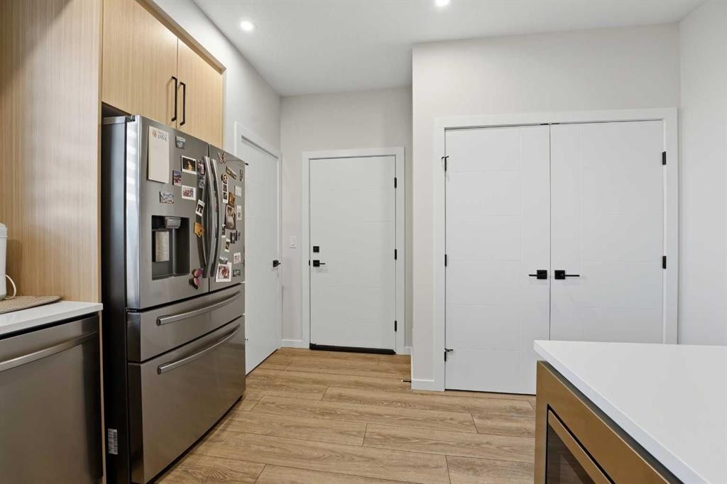 51 Lake Street, Rural Red Deer County, AB - Indoor