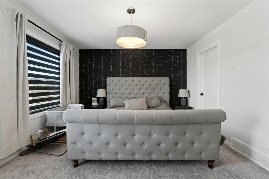 51 Lake Street, Rural Red Deer County, AB - Indoor