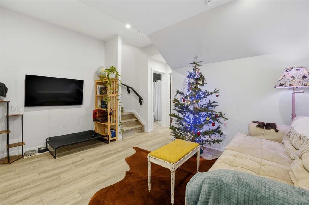 51 Lake Street, Rural Red Deer County, AB - Indoor Photo Showing Living Room