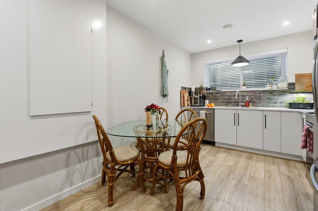 51 Lake Street, Rural Red Deer County, AB - Indoor Photo Showing Dining Room
