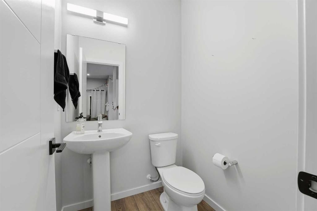 51 Lake Street, Rural Red Deer County, AB - Indoor Photo Showing Bathroom