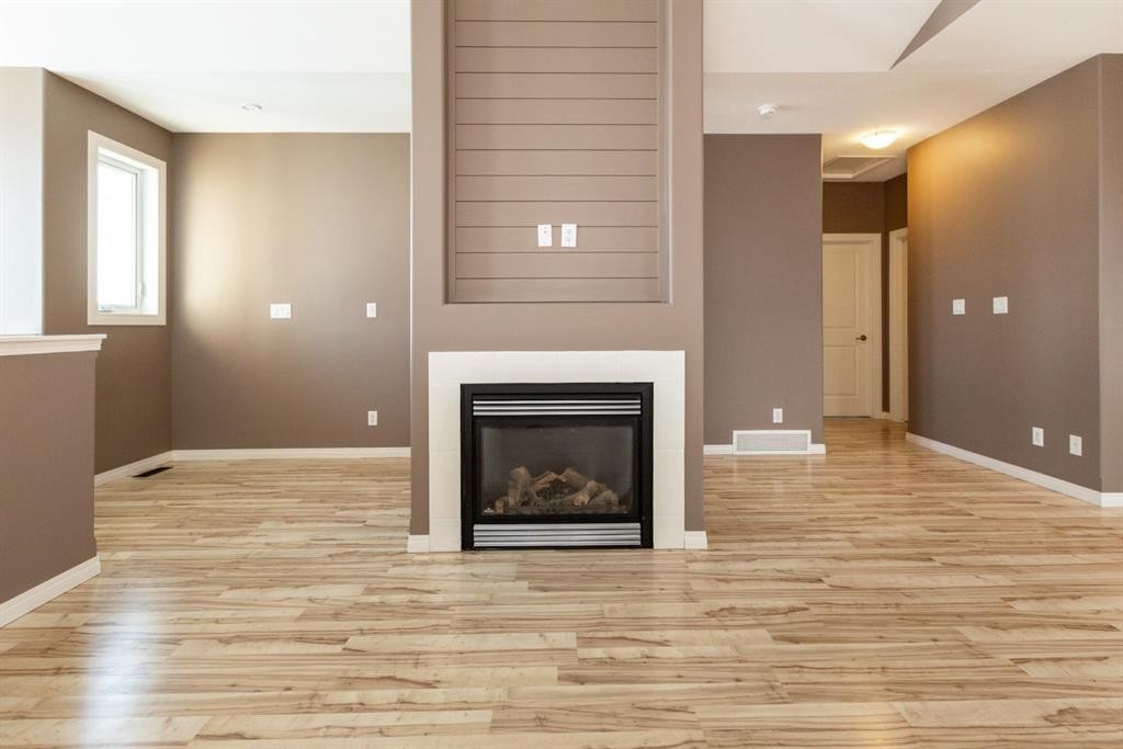 6321 58 Avenue, Innisfail, AB - Indoor With Fireplace