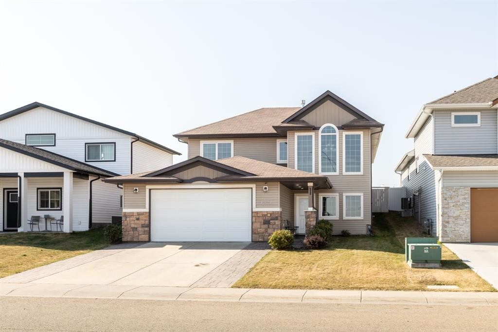 6321 58 Avenue, Innisfail, AB - Outdoor With Facade