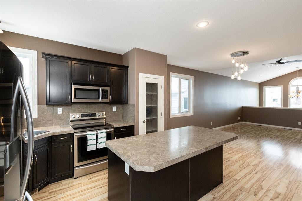 6321 58 Avenue, Innisfail, AB - Indoor Photo Showing Kitchen With Stainless Steel Kitchen With Upgraded Kitchen
